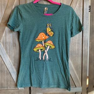 Green Mushroom 🍄 🦋 Butterfly Tshirt Small S